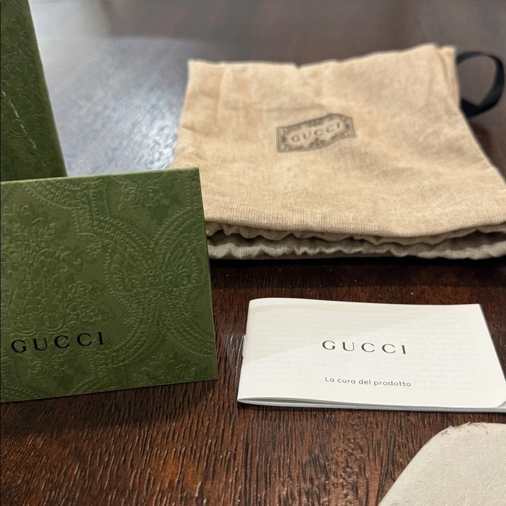 Gucci Women's Ivory Slide Sandals size 38/8 - Picture 16 of 16